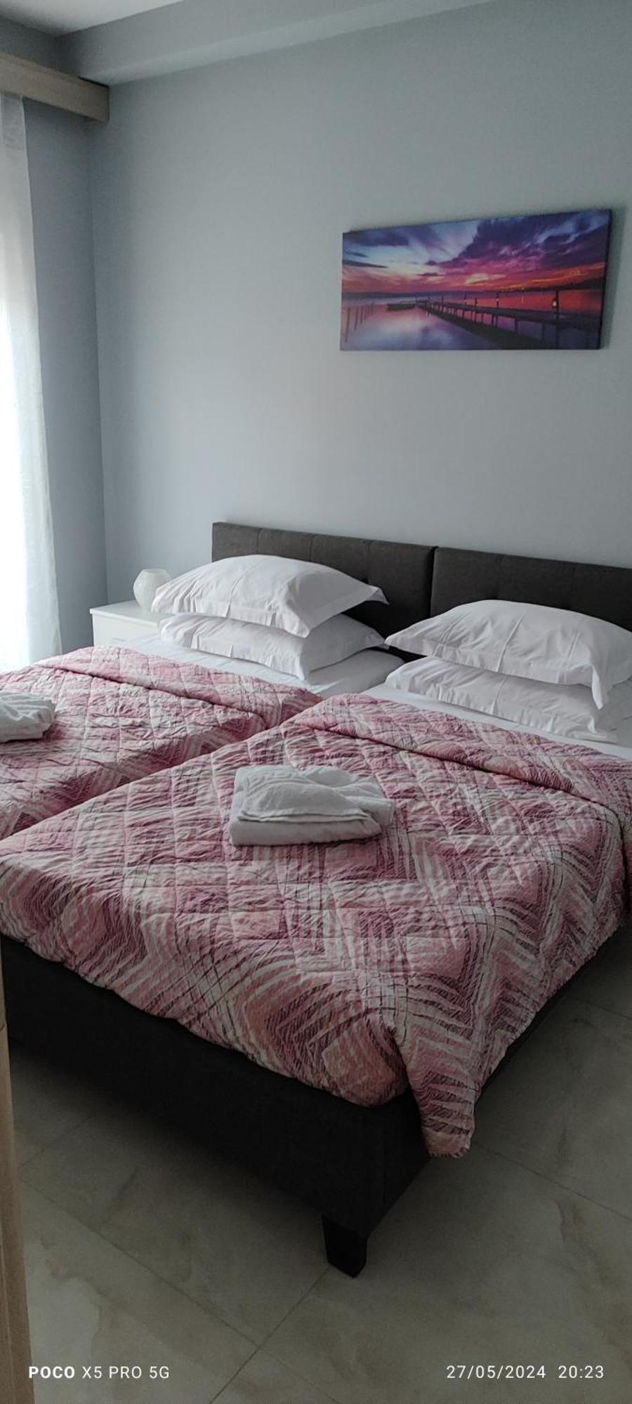 Umbrella Apartment Переа Экстерьер фото